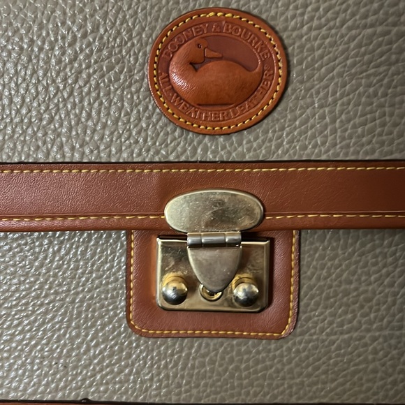Dooney and Bourke purse - Picture 3 of 13